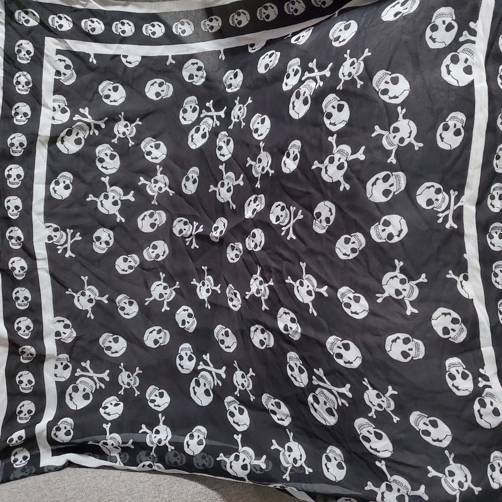 SKULL scarf